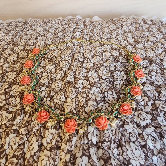 Vintage Jewelry - Vintage Gold-Tone Coral Rose Necklace